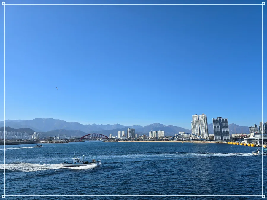 속초-동명항방파제-속초시내풍경뷰