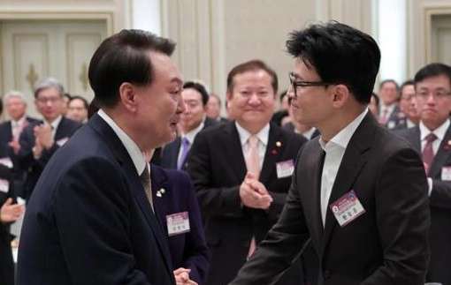 한동훈 사퇴 윤석열 압박 이유 &amp;#124; 한동훈 비대위원장의 김건희 리스크