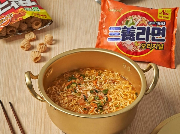 1963년 9월15일 출시된 '한국 1호 라면' 삼양라면은 국민들에게 신선한 충격을 안겼다. 사진은 조리된 삼양라면.