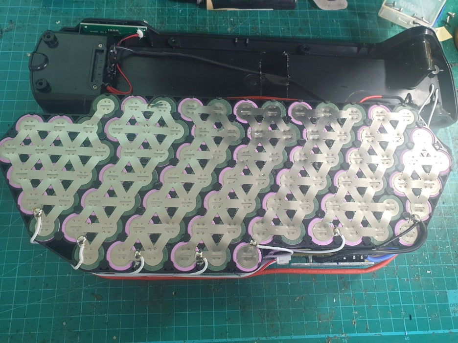 레이윙 디스커버리 d18 내부 배터리 13s7p 91셀