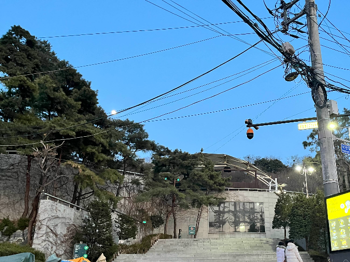 낙산공원 입구 - 중앙광장 앞 계단