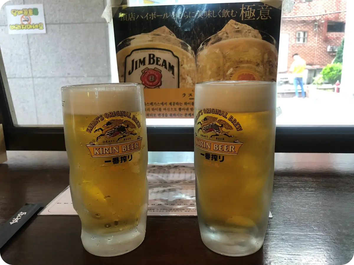 을지로-라스베가스-식당-1층-내부-바좌석-생맥주-기린