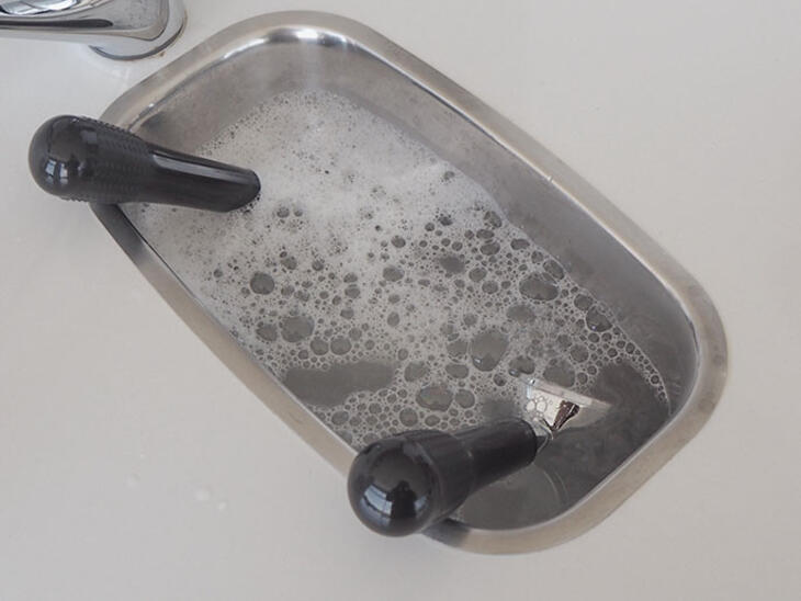 에스프레소 머신을 청소하는 방법?