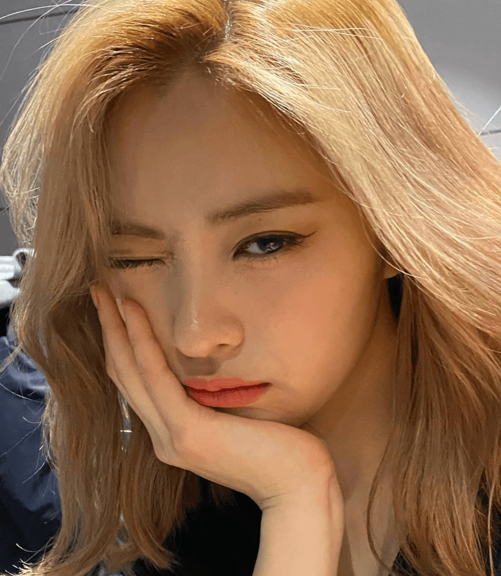 노란 긴생머리 잇지 멤버 류진