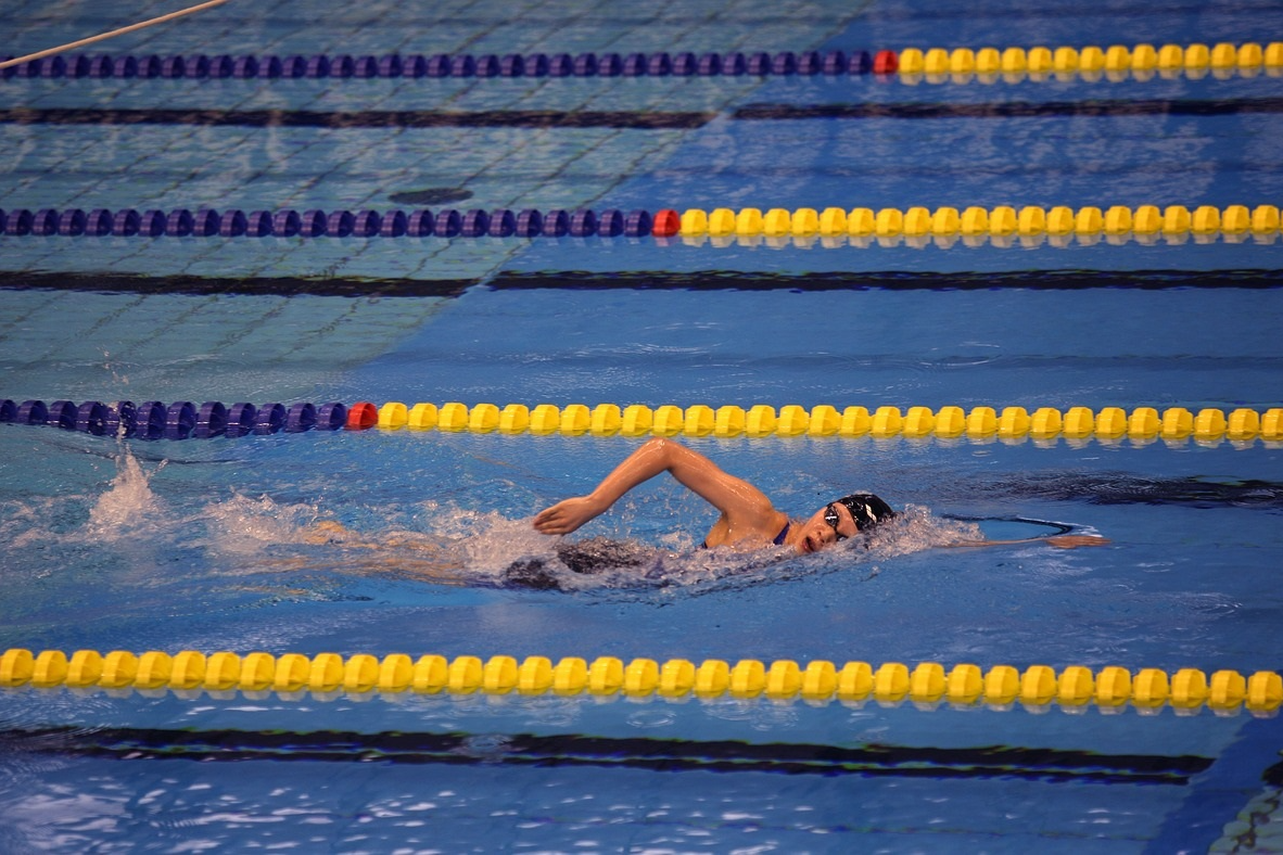 수영 영법에서 손 위치와 주요 역할