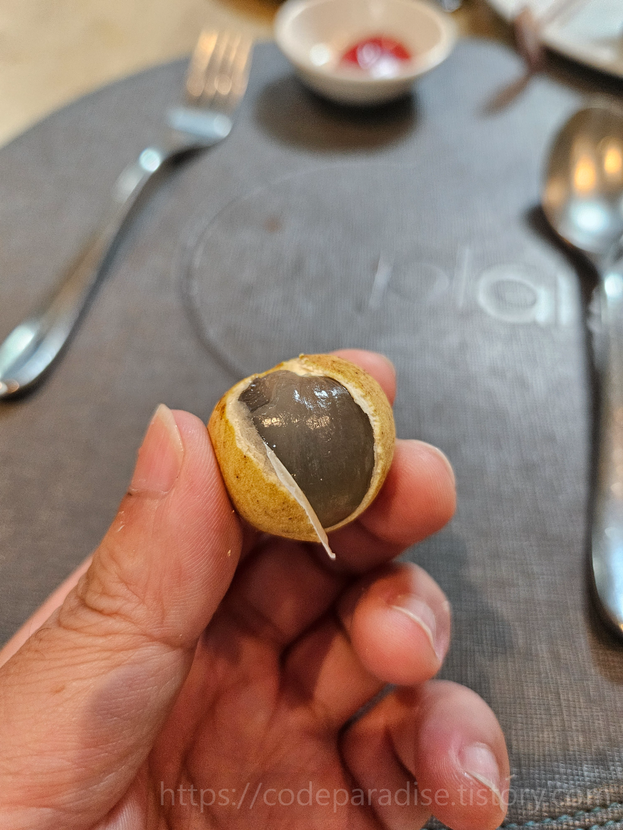 ํธํ
์ฌ์ง