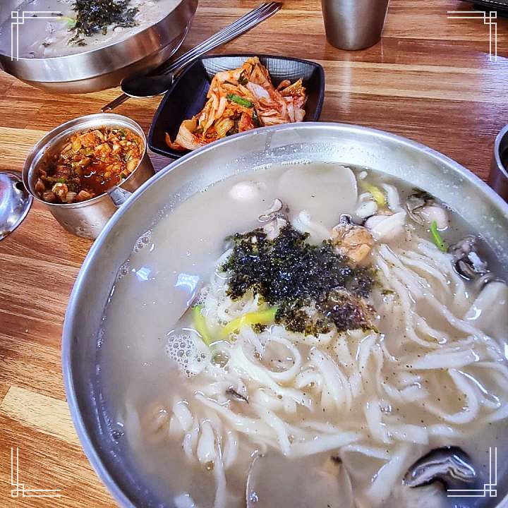 토요일은 밥이좋아 시흥 목감 해물칼국수 맛집 굴 바지락 오만둥이 육수 3대장 칼국수 수제비 칼제비 현지인 추천 토밥 좋아 방송정보