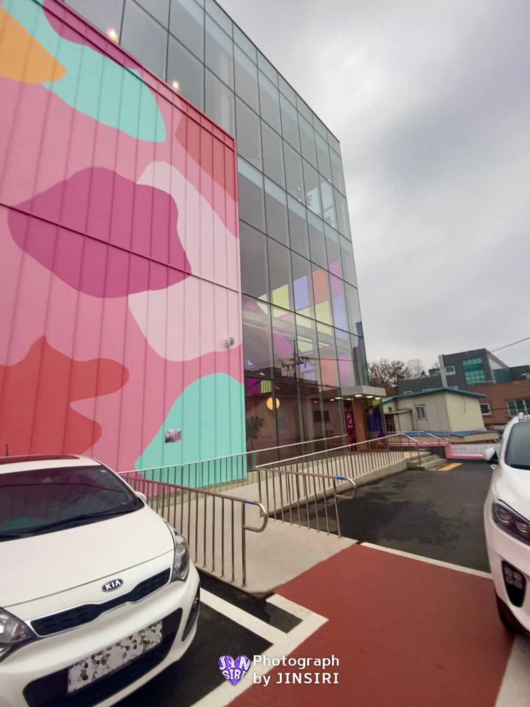 ๊ฒฝ๊ธฐ๋ ์ผ์ฐ ์นดํ