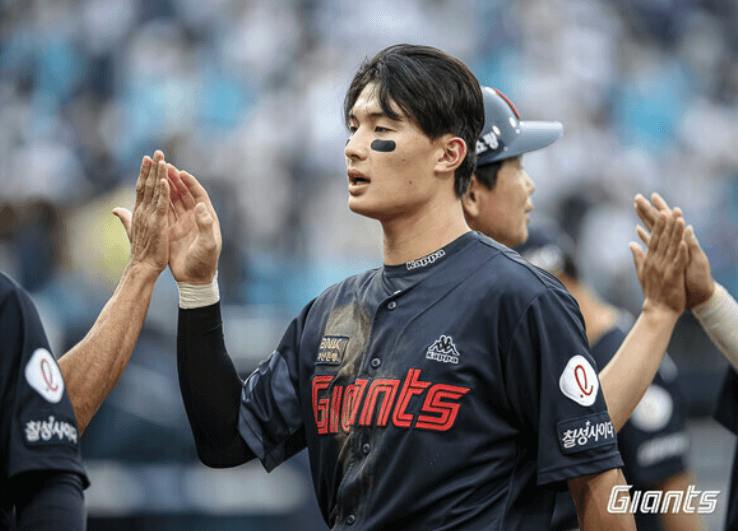 윤동희 AG 합류