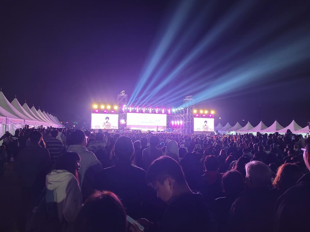 구리 유채꽃 축제 공연 라인업 야간 공연 관객 분위기