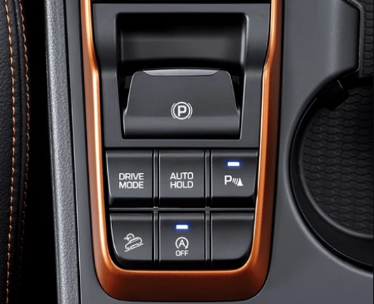 전자식 파킹 브레이크 (EPB) 을 담은 차량의 내부 모습