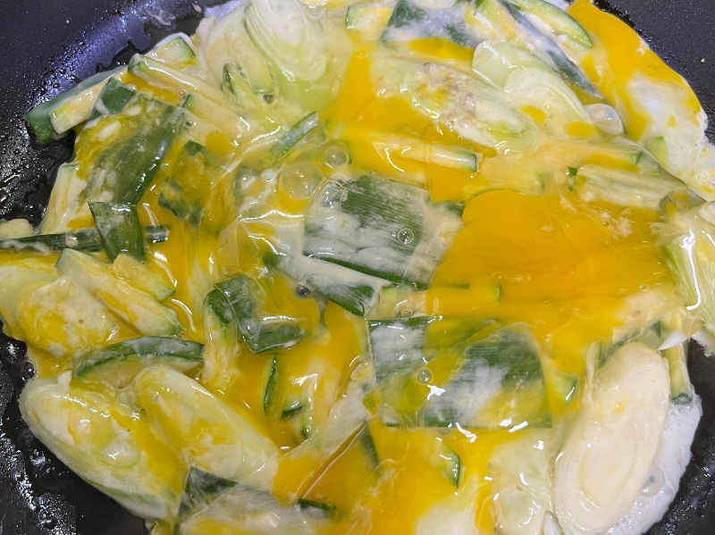 후라이팬위에-반죽-계란-순서로-올리기