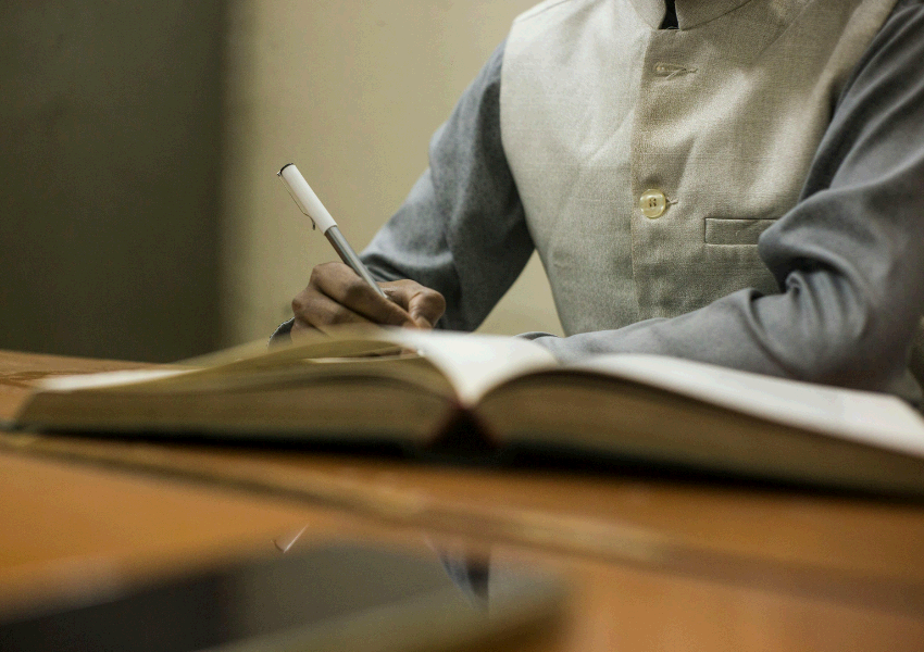 통장을 들여다보는 일은 늘 불안과 함께였고, 숫자를 확인하는 순간 마음이 먼저 무거워졌다. 돈을 관리한다는 건 나에게 계획표를 짜고, 기준을 세우고, 스스로를 통제해야 하는 일처럼 느껴졌다. 그래서 나는 가능한 한 돈 생각을 미뤘고, 필요할 때만 잠깐 마주하고 다시 외면했다.