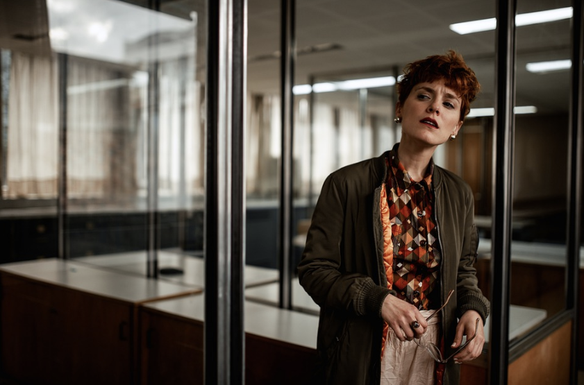 회사 상사 설득하는 보고 이미지