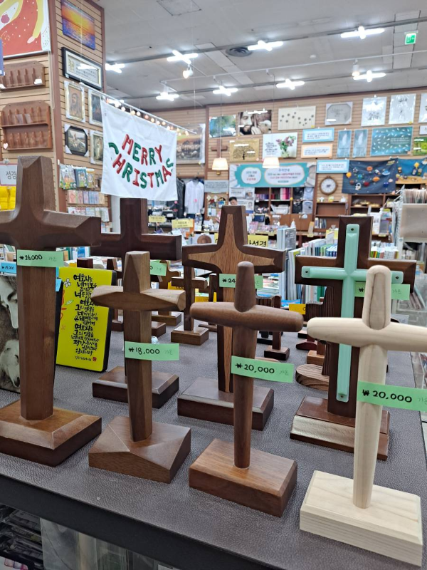 생명의말씀사 1층 십자가 선물