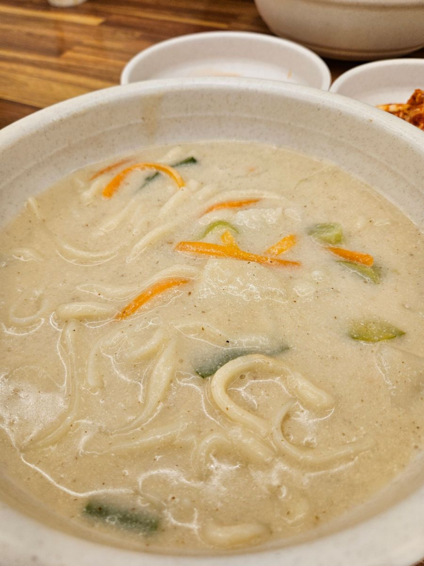 명가들깨 칼국수 국물