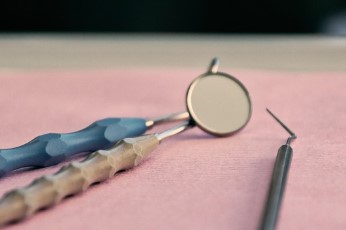 아침 입냄새 심한 이유와 해결법｜잠에서 깼을 때 입 냄새 없애는 꿀팁