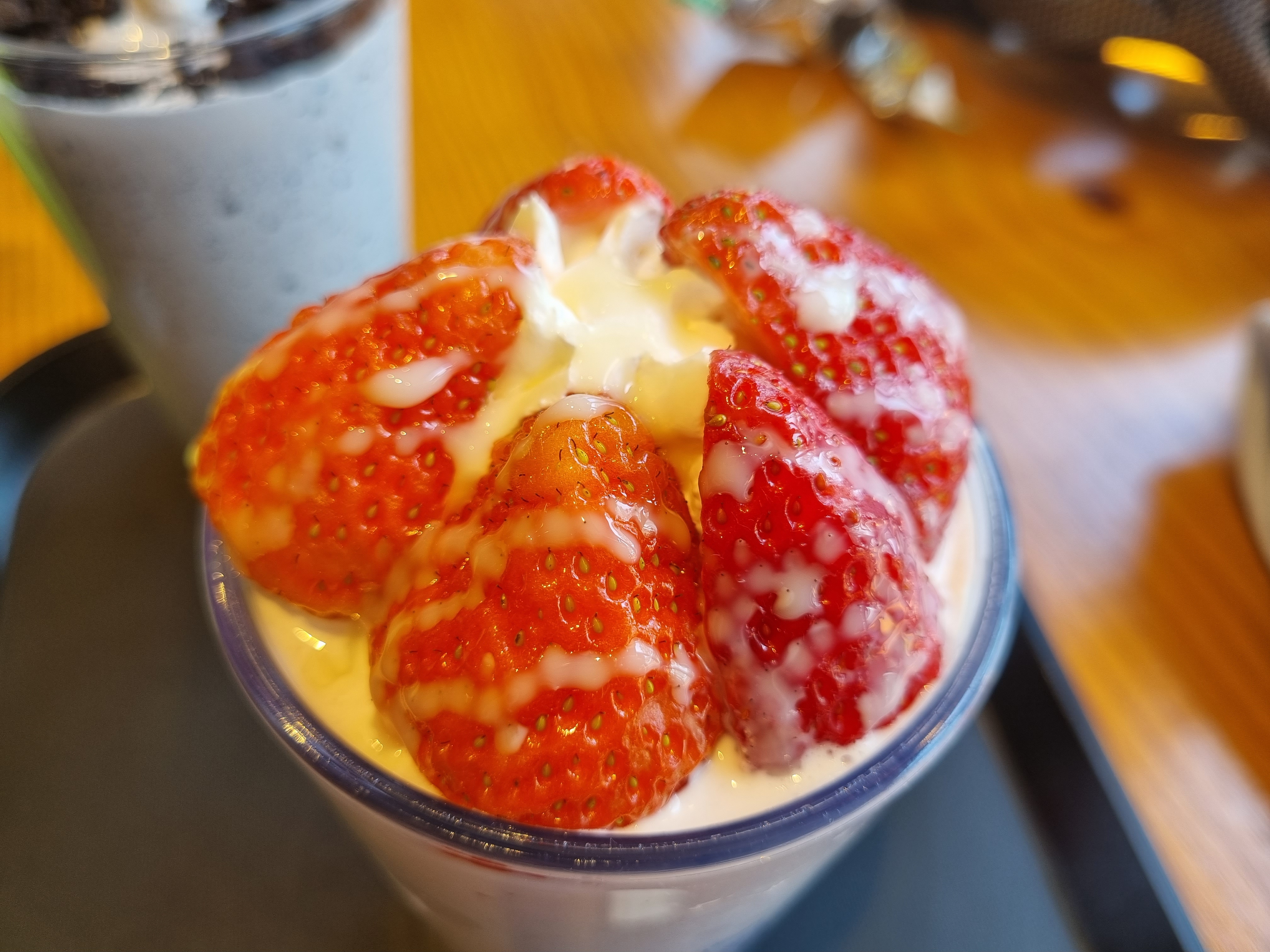 생딸기 연유 플렛치노