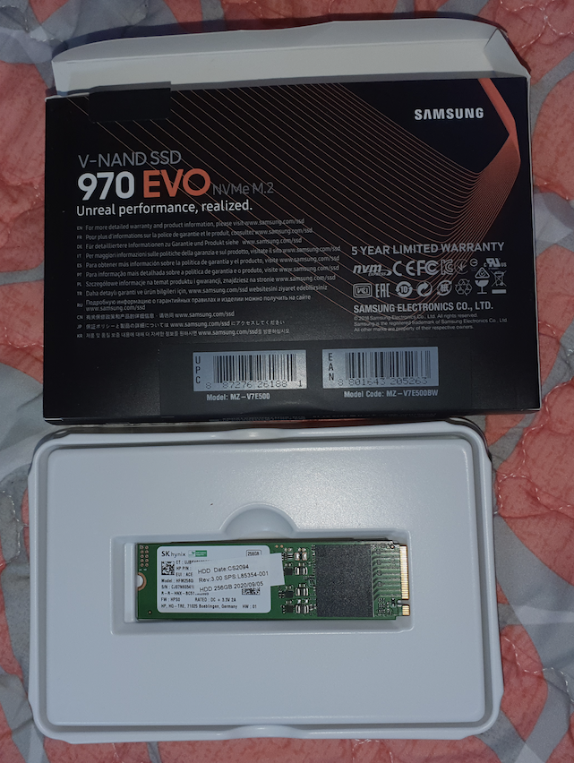하이닉스 Nvme SSD 256GB를 데스크탑에 장착했습니다.