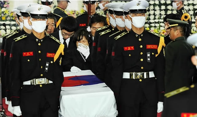 "북 핵개발로 2차 남조선 해방전쟁 임박?” 한호석 그는 누구인가