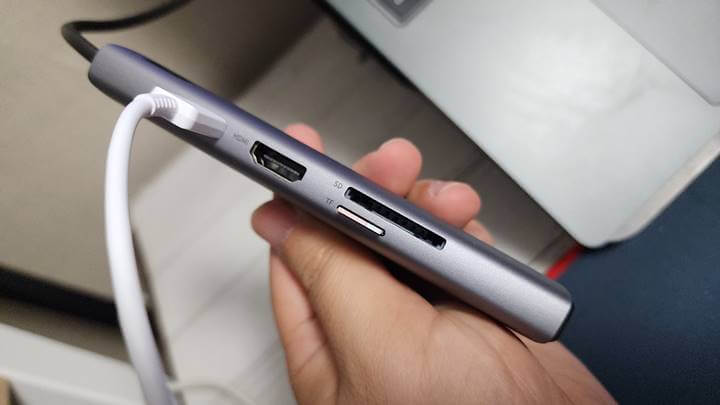 노트북 연결 모습 베이스어스 usb 허브