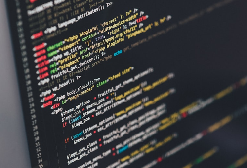 코드 에디터 화면 - HTML 편집 중인 개발자 환경