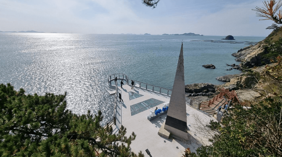 땅끝탑 (한반도의 시작과 끝을 알리는 상징)