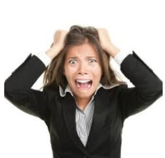 물건을-도둑맞고-머리를-쥐어뜯고-비명을-지르며-광분하는-여성