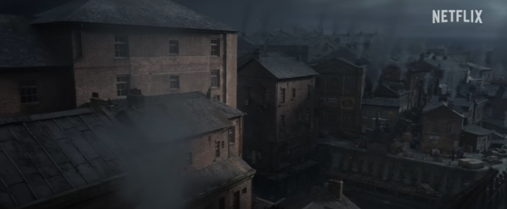 사건이일어나는마을의건물들을비춘다