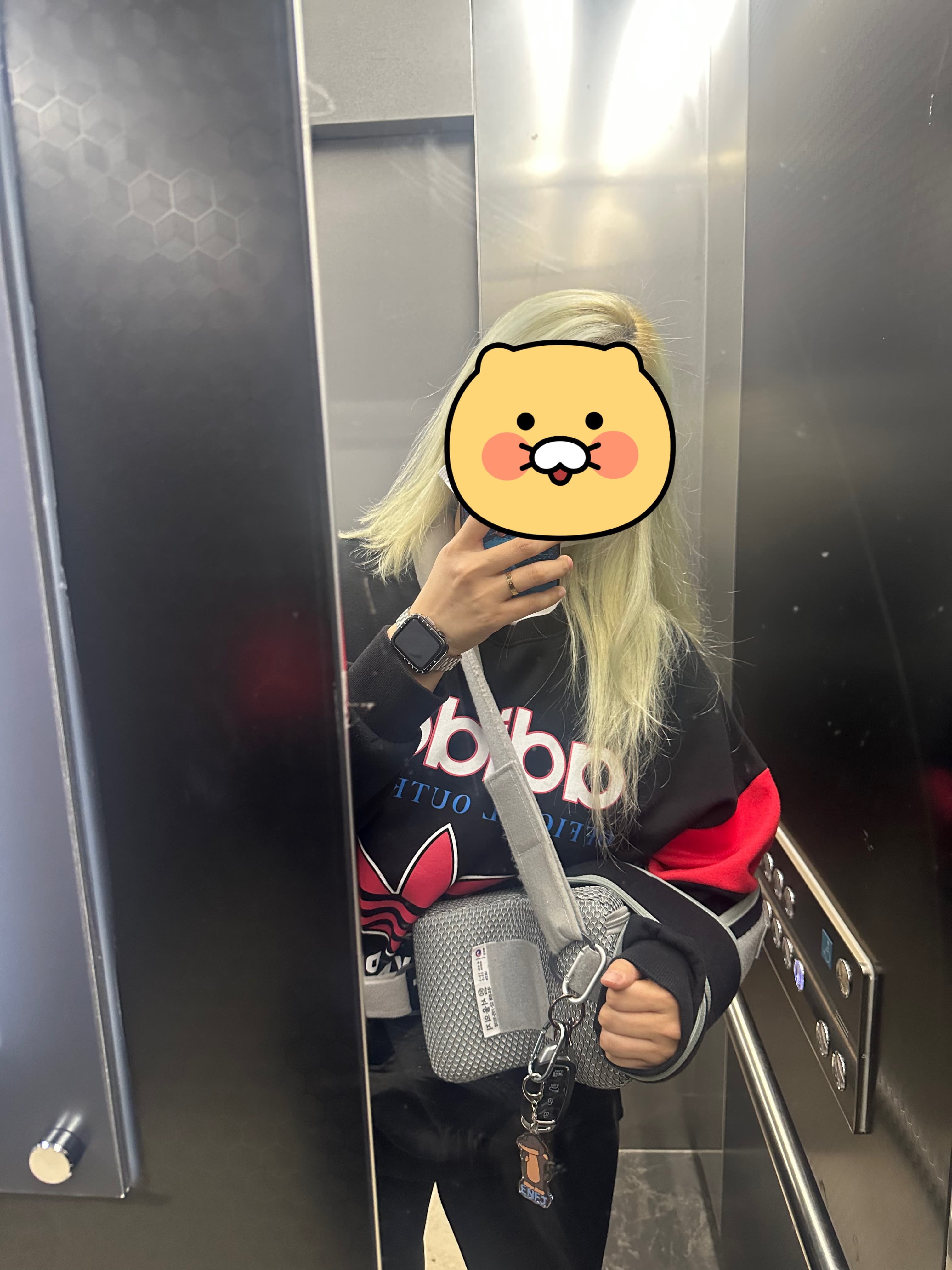 견쇄관절 탈구 보조기 착용사진