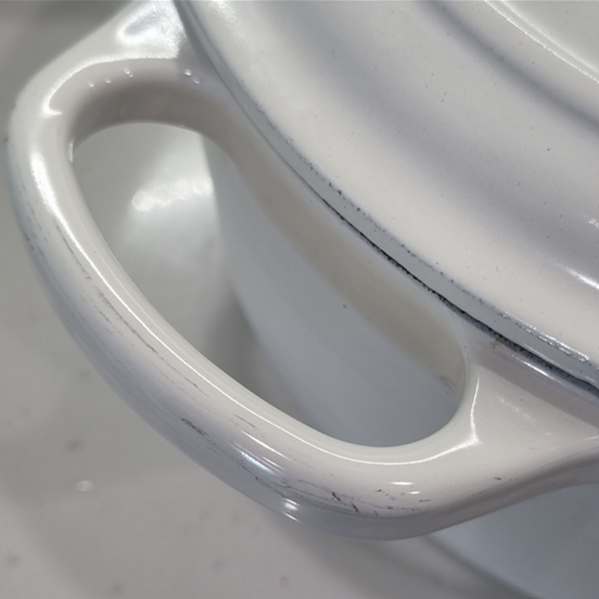 르크루제-시그니처-원형냄비-왼쪽손잡이-흠집