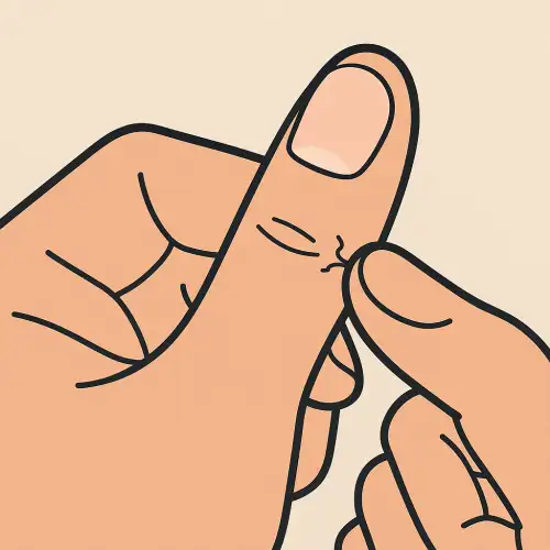 손톱 밑 거스러미를 손가락으로 조심스럽게 잡아당기는 그림