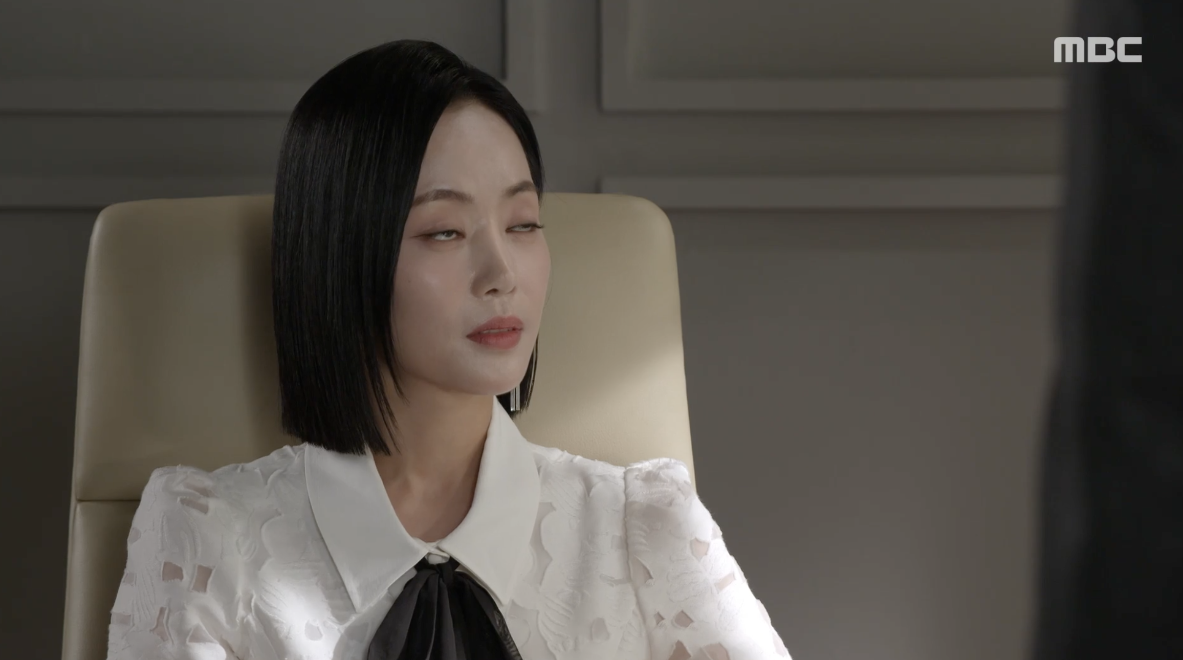 태양을삼킨여자 민회장