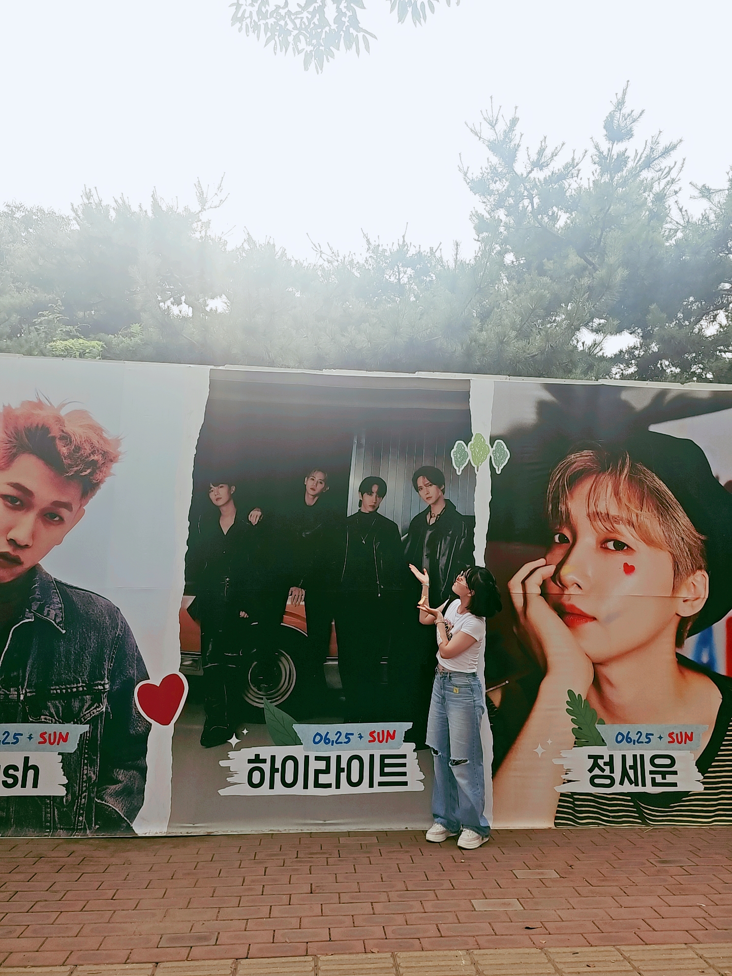 하이라이트 사진 앞에서 같이 사진 찍기