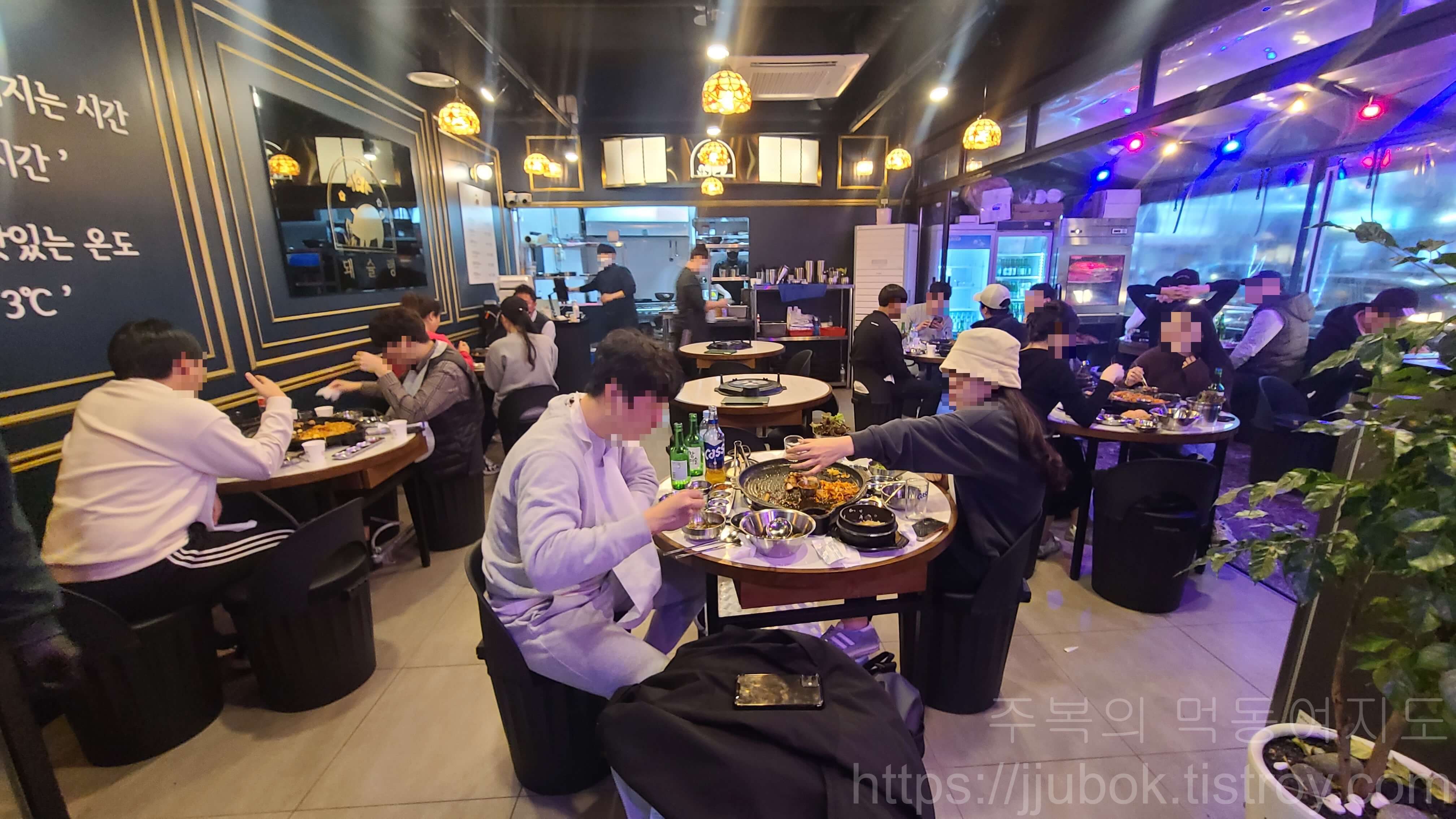 돼슐랭-삼산점-내부-분위기