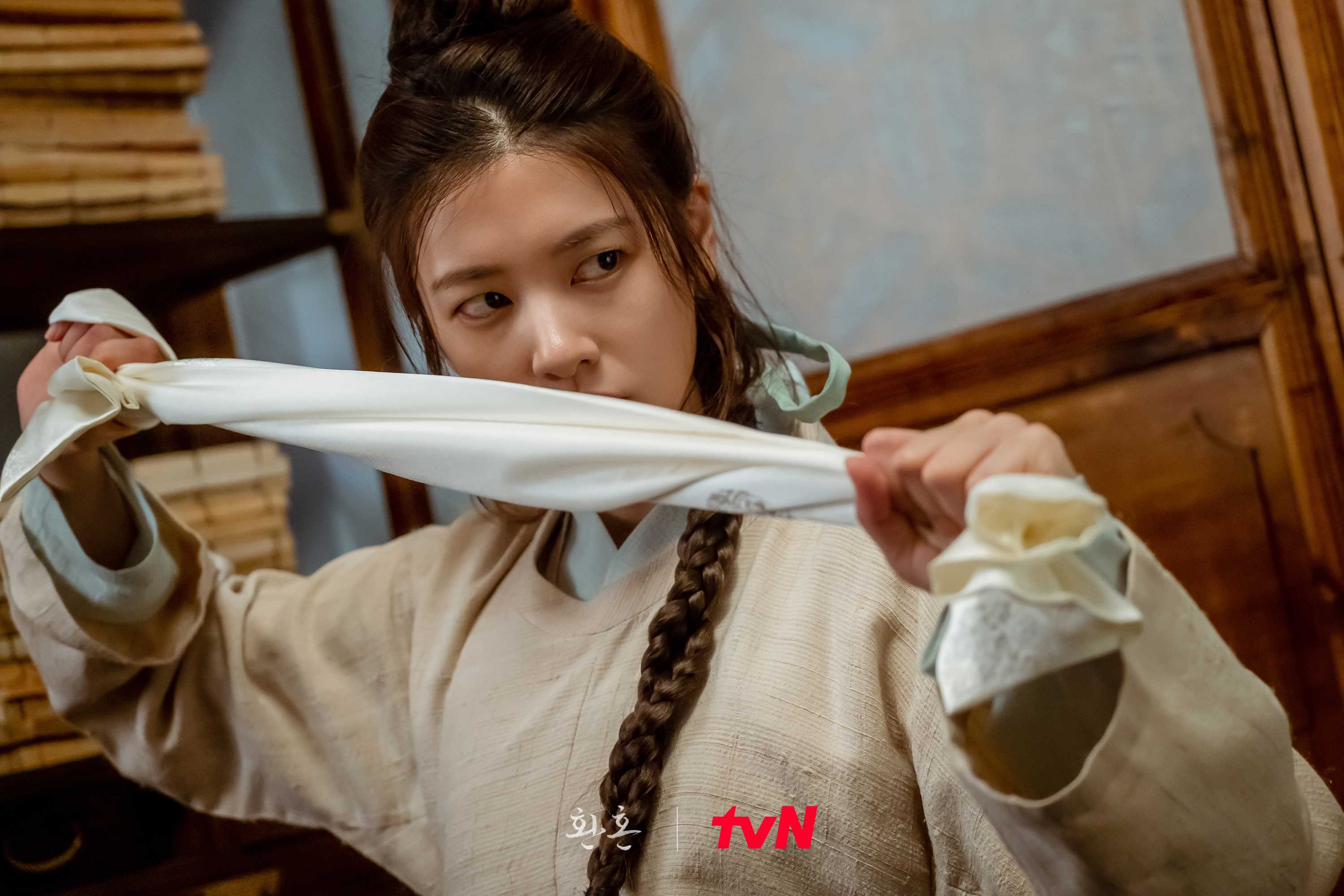 무덕이 된 낙수 
환혼에 한장면