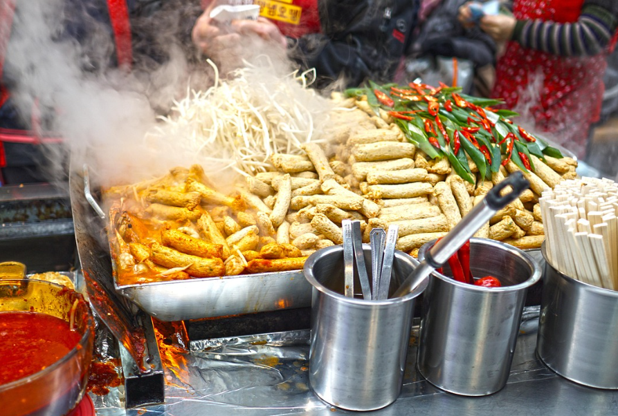추운 겨울, 골목을 따뜻하게 적시는 한 그릇의 위로