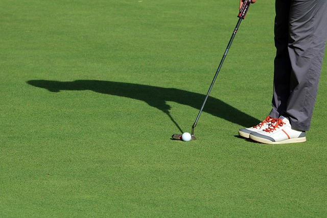 퍼팅의 신이 퍼팅을 하는 모습