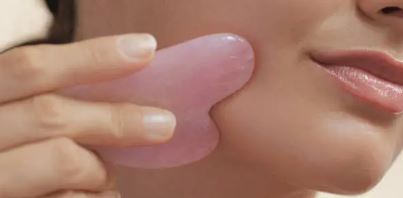 괄사마사지 하는 사진