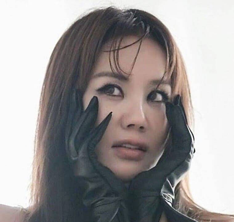 가수-겸-배우-엄정화