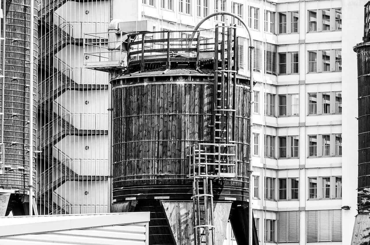 주택가 옥상 물탱크가 주변 공기 습열 특성에 미치는 미세기후 효과