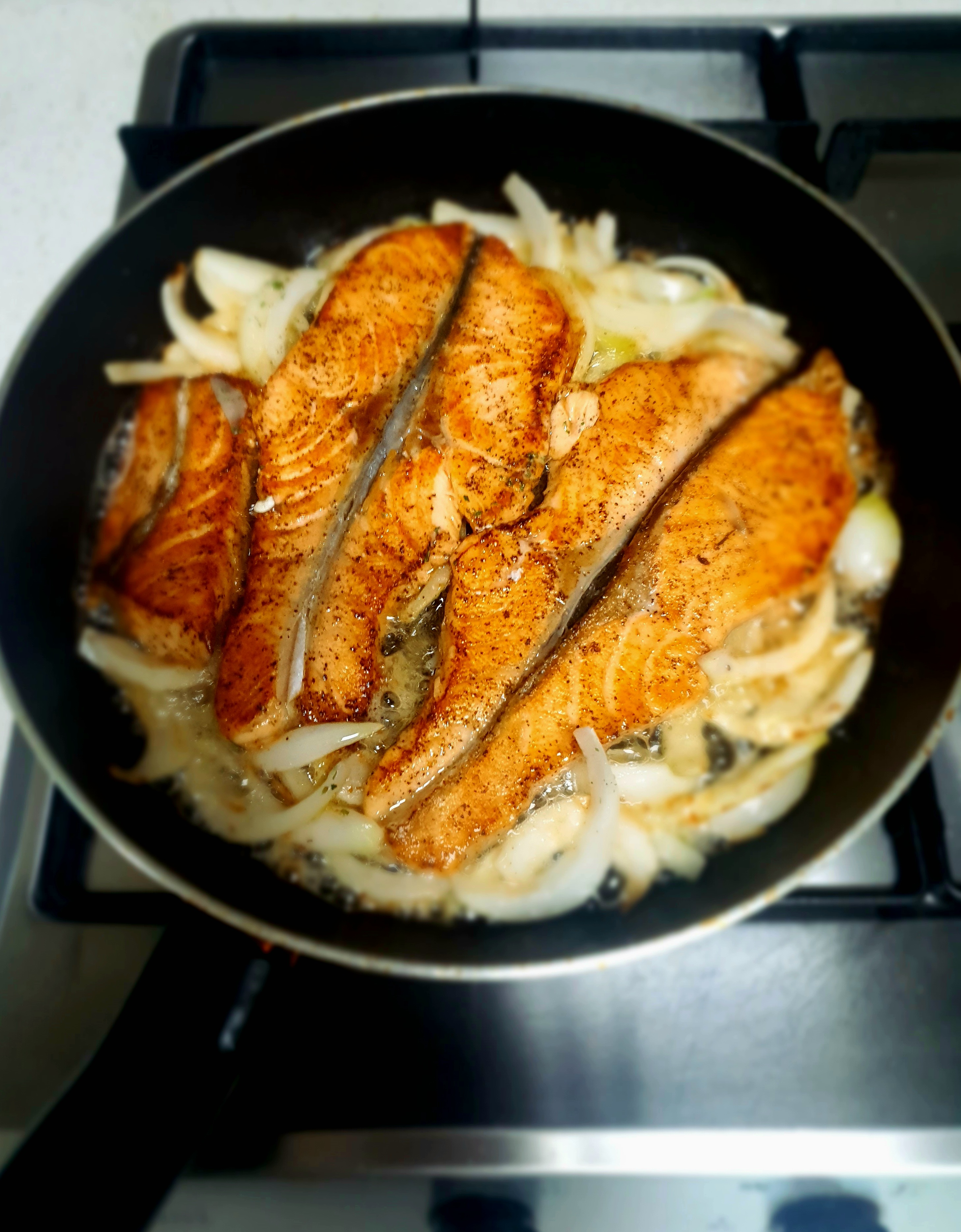 연어를-너무-오래-구우면-식감이-떨어집니다.