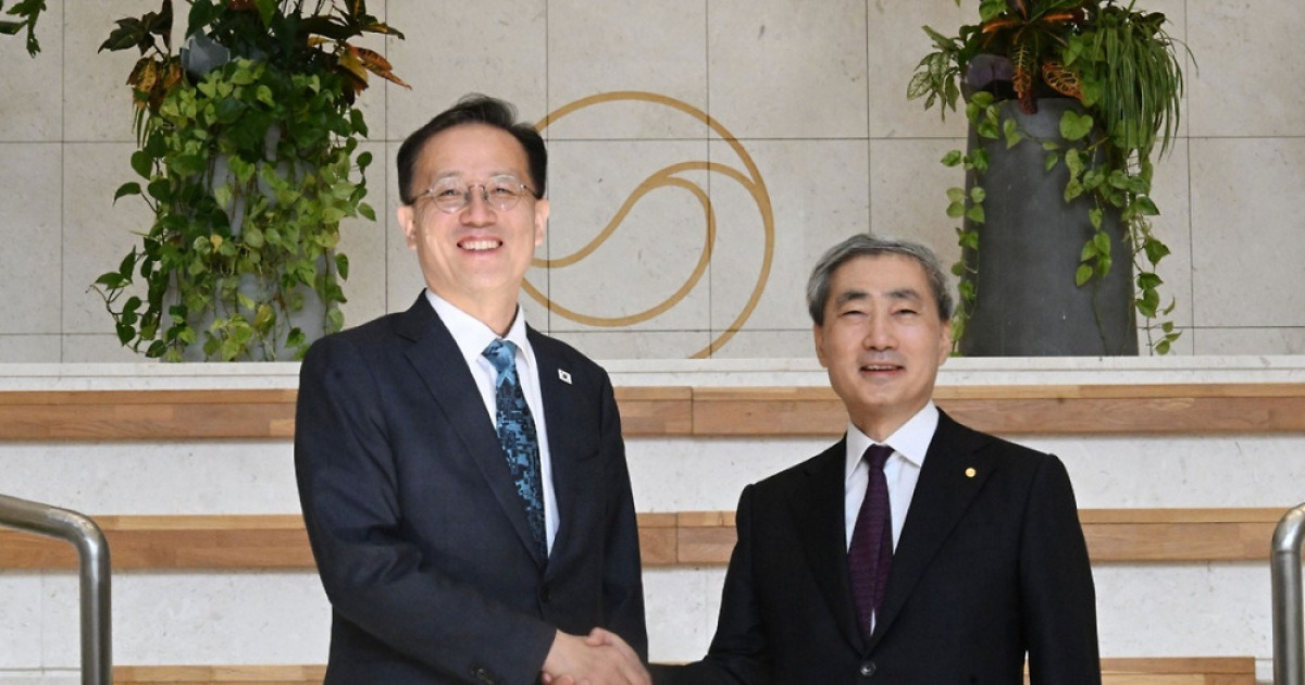 이형일 신현송 면담