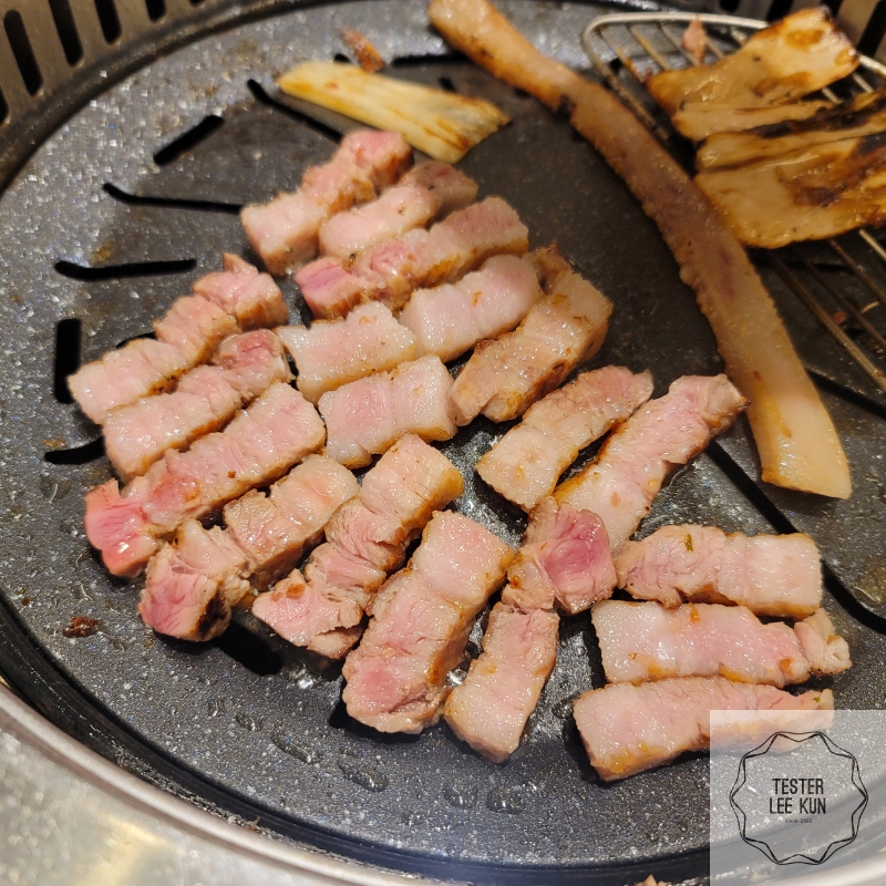 거북이동네 불판위 고기