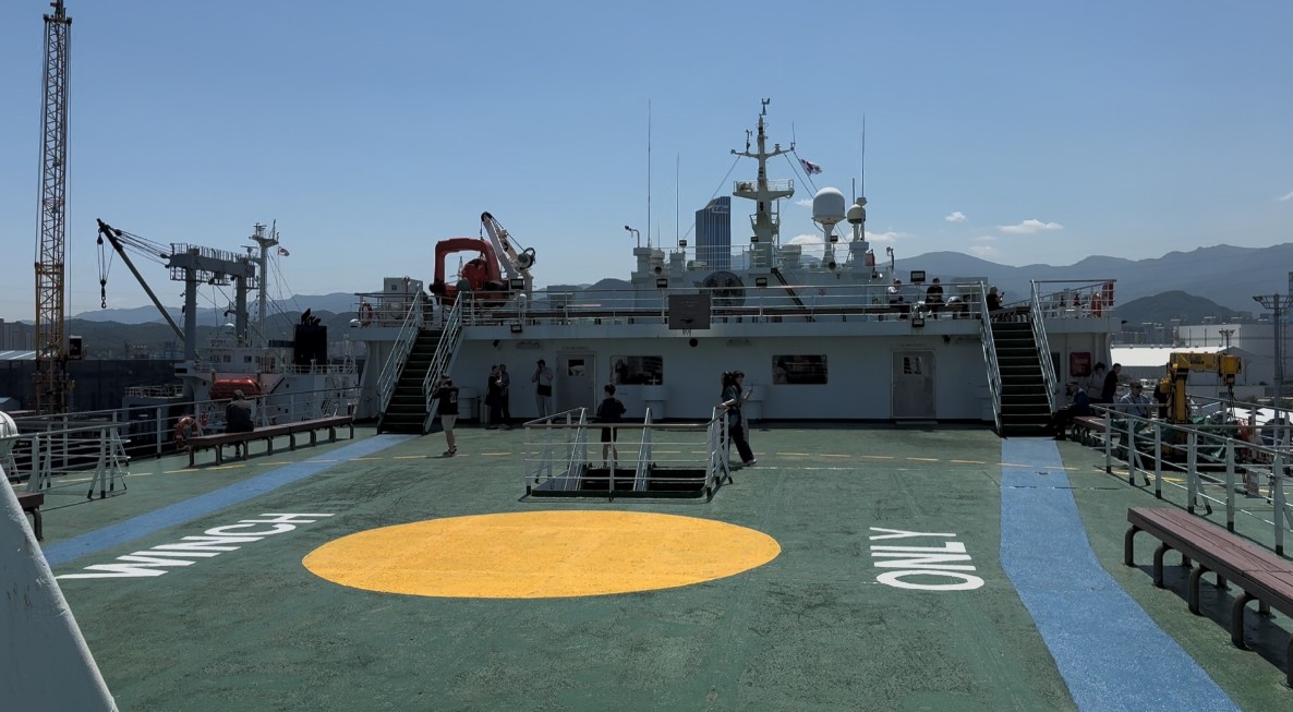 두원상선 크루즈 여객선 갑판