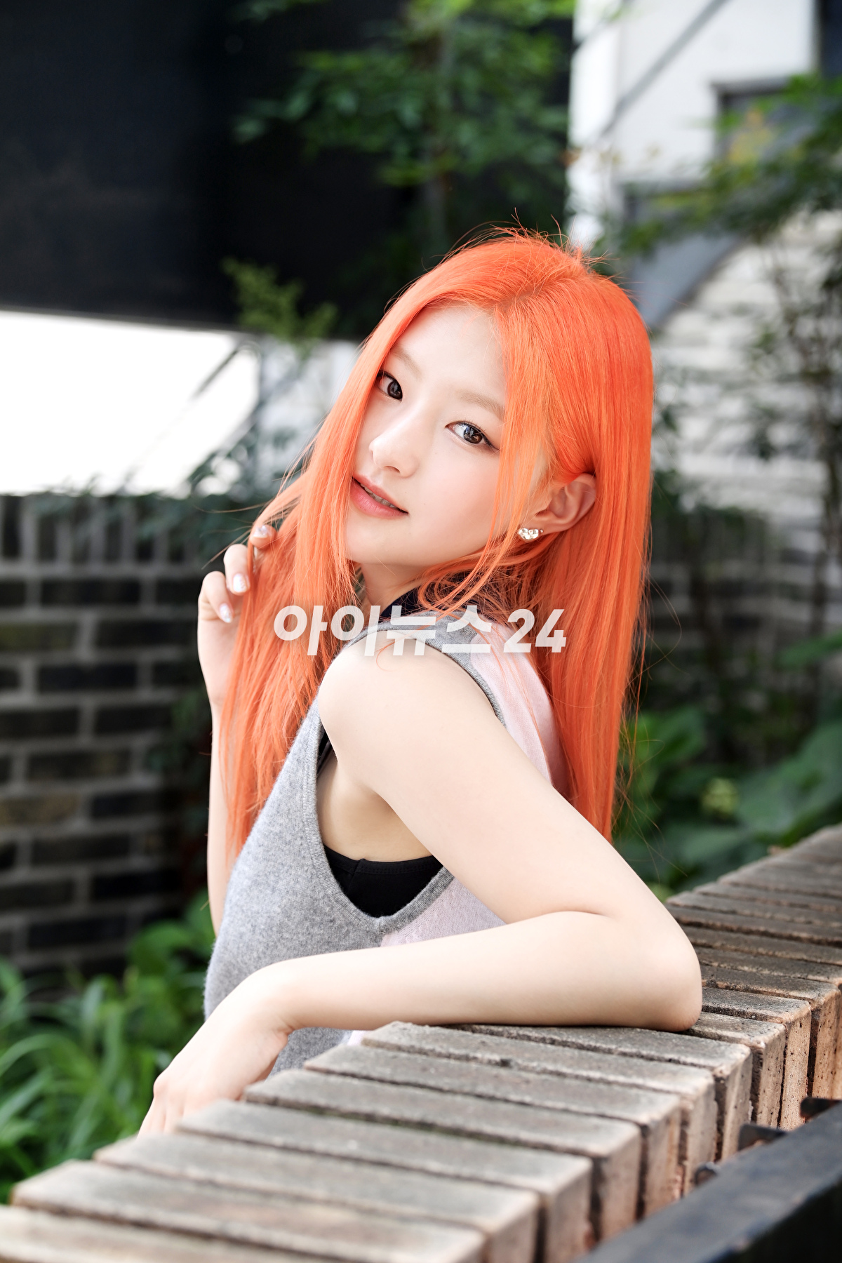 그룹 키스오브라이프(KISS OF LIFE) 하늘이 14일 서울 마포구 상수동 인근에서 진행된 조이뉴스24와의 인터뷰에 앞서 포즈를 취하고 있다. [사진=정소희 기자]