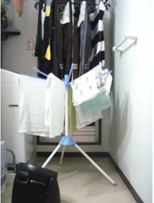 빨래 건조대 아래쪽에서 강한 바람을 맞추기