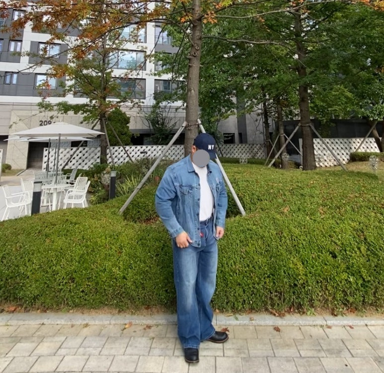 데일리룩('25. 10. 22.)구제 빈티지 NY 볼캡, 칼하트 빈티지 청자켓, 어커버 오버핏 티셔츠, 무신사스탠다드 빅 브러쉬 와이드 데님 팬츠, 레드윙 아이언레인저 블랙 하니스