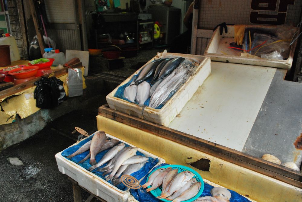 주례1동 주례시장 골목길 생선가게