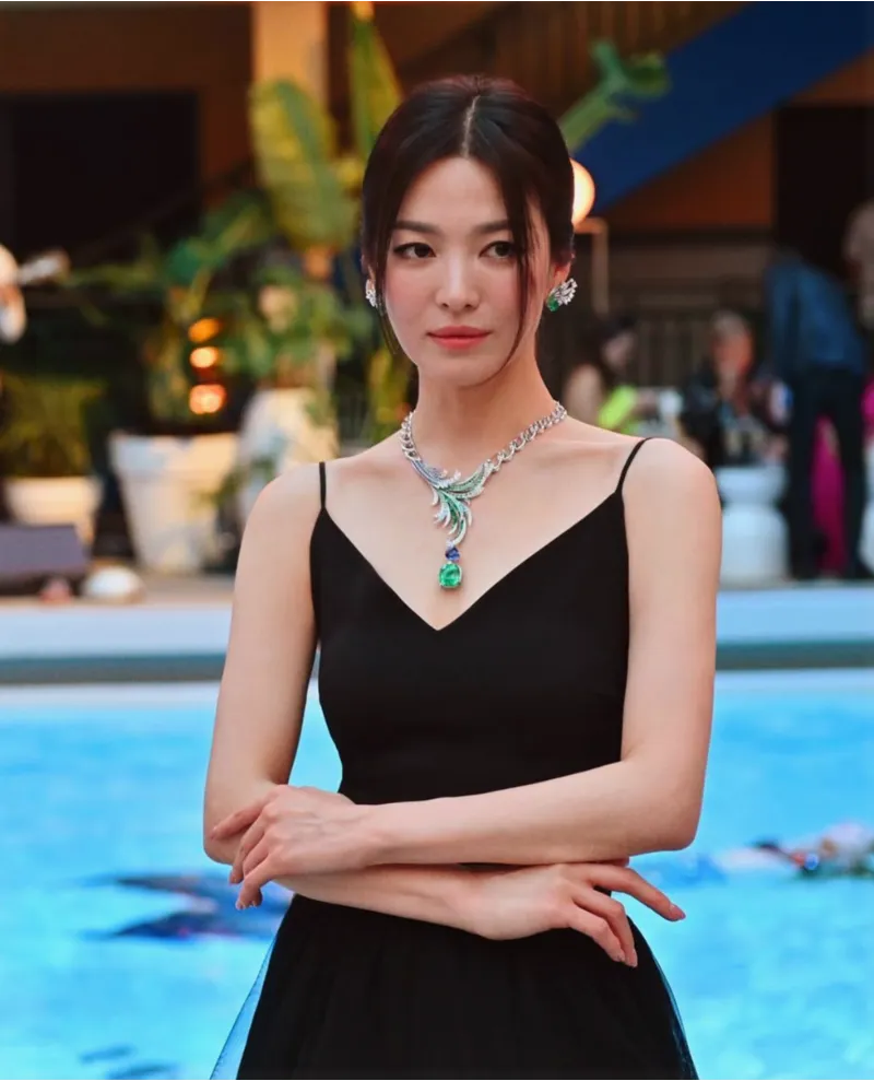 송혜교 쇼메, 송혜교 화보, 송혜교 보그, 송혜교 주얼리, 송혜교 목걸이, 쇼메, 쇼메 앰버서더, 쇼메 주얼리, 쇼메 목걸이, 비 마이 러브, 쇼메 비 마이 러브, 조세핀 컬렉션, 하이주얼리 브랜드, 프랑스 명품 주얼리, 쇼메 가격, 쇼메 예물, 명품 예물 추천, 쇼메 후기, 쇼메 실착, 셀럽 주얼리, 송혜교 착용, 쇼메 예약구매, 명품 주얼리 추천, 하이주얼리 착용컷, 비마이러브 실착, 쇼메 조세핀